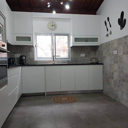 Join Our Relaxed House Near The Beach - Mosteiros Mosteiros  Luaran gambar