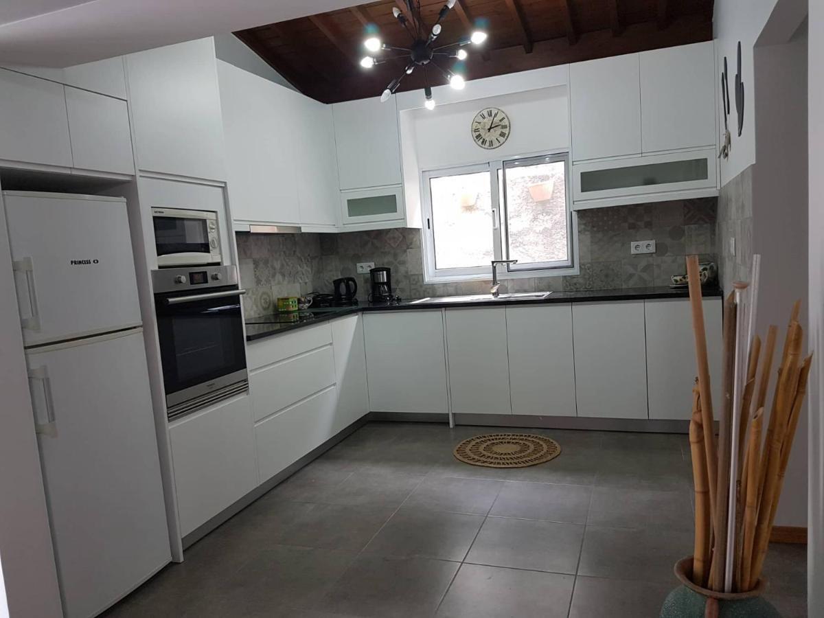 Join Our Relaxed House Near The Beach - Mosteiros Mosteiros  Luaran gambar