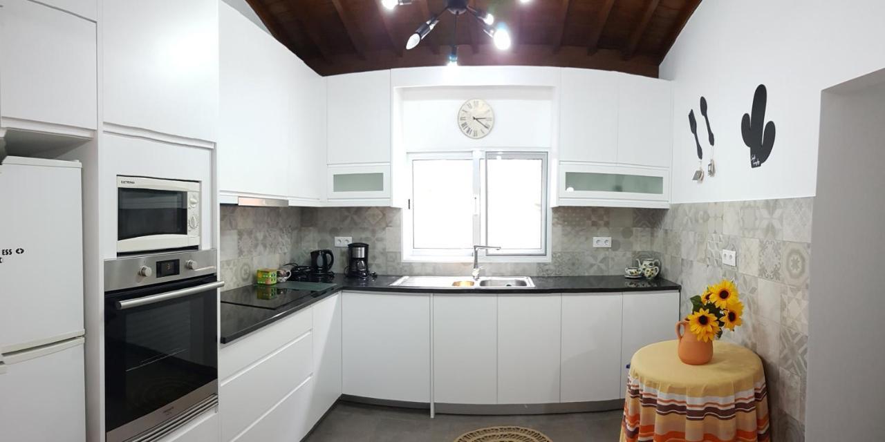 Join Our Relaxed House Near The Beach - Mosteiros Mosteiros  Luaran gambar