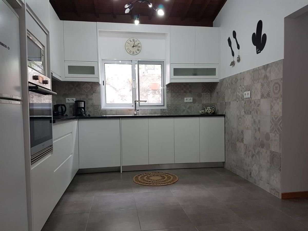 Join Our Relaxed House Near The Beach - Mosteiros Mosteiros  Luaran gambar