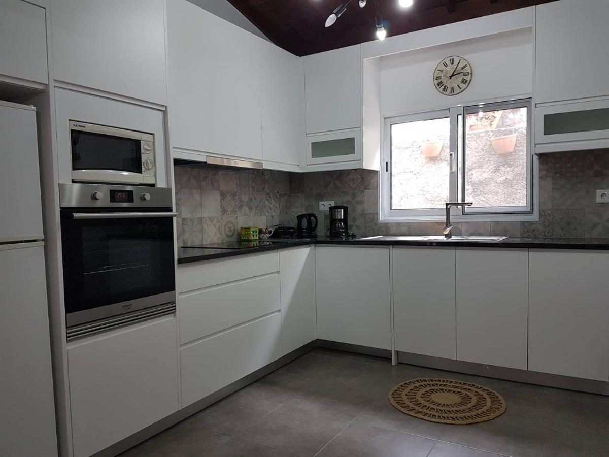 Join Our Relaxed House Near The Beach - Mosteiros Mosteiros  Luaran gambar