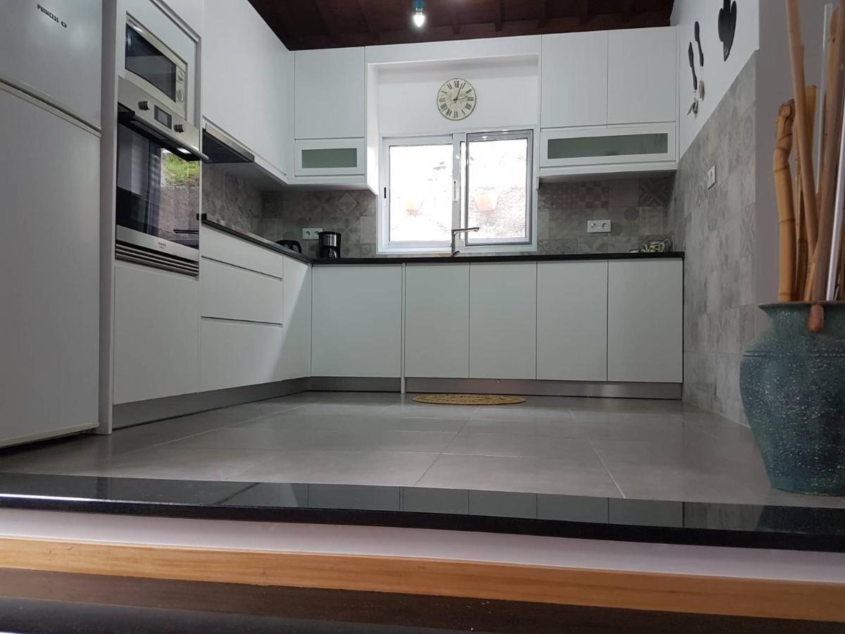 Join Our Relaxed House Near The Beach - Mosteiros Mosteiros  Luaran gambar