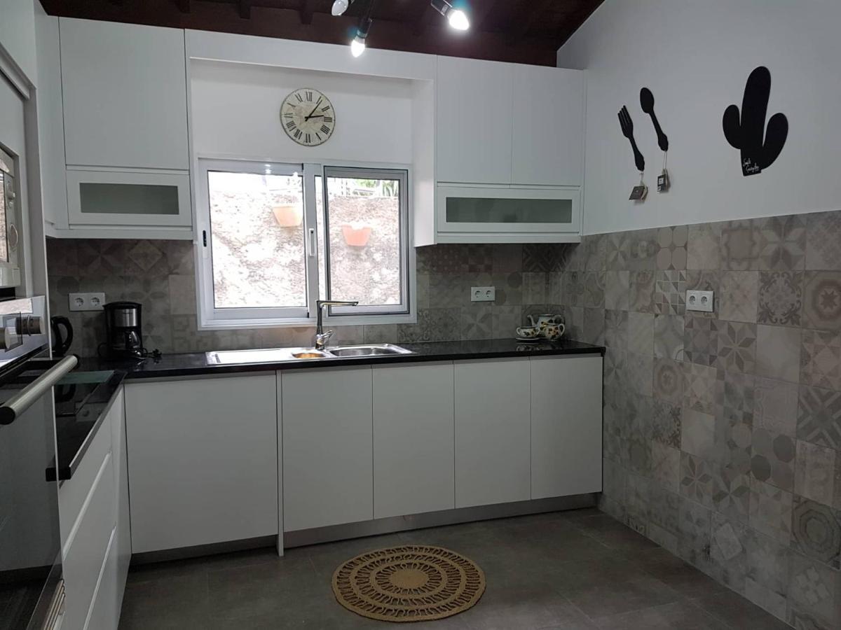 Join Our Relaxed House Near The Beach - Mosteiros Mosteiros  Luaran gambar