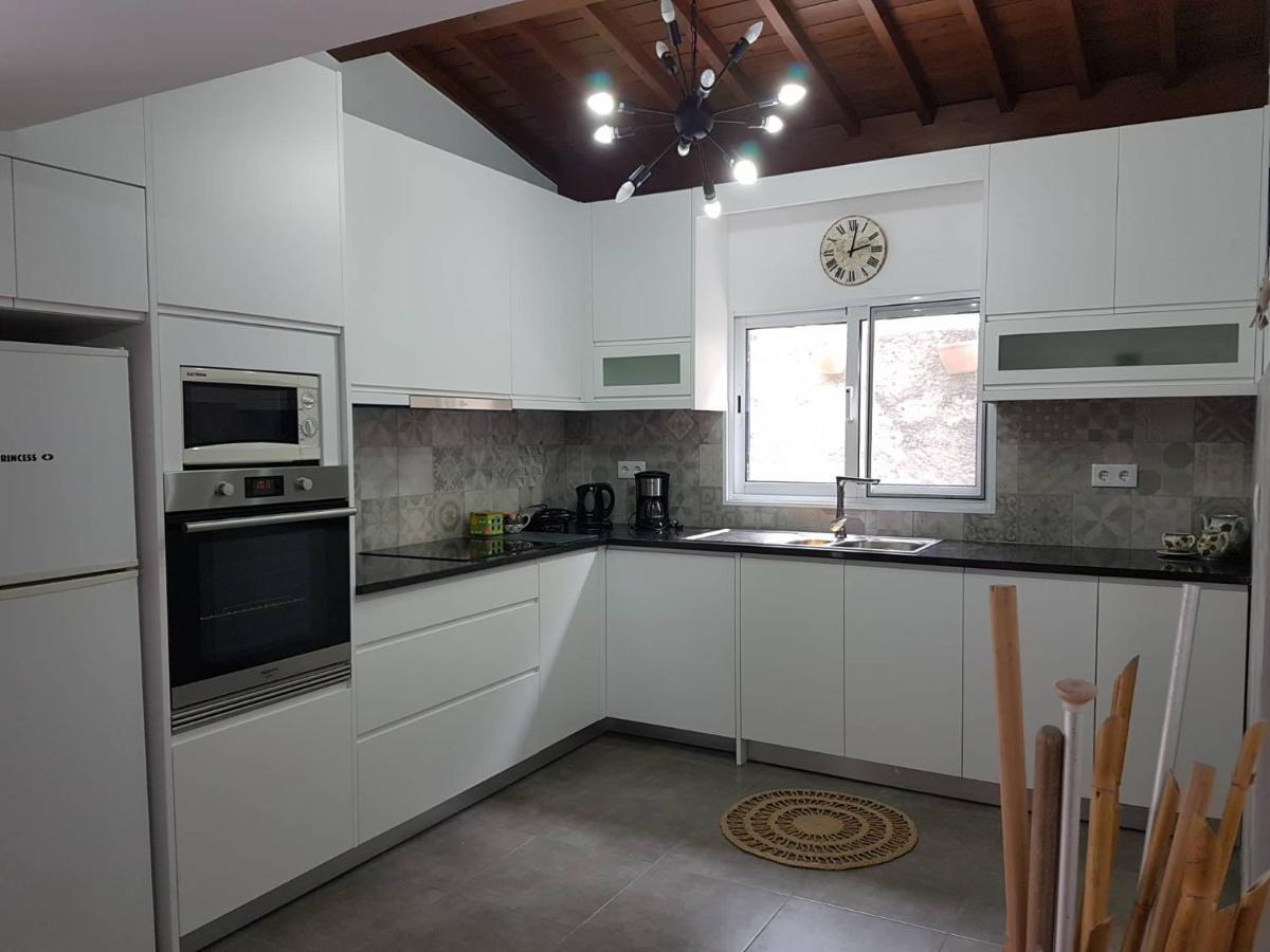 Join Our Relaxed House Near The Beach - Mosteiros Mosteiros  Luaran gambar